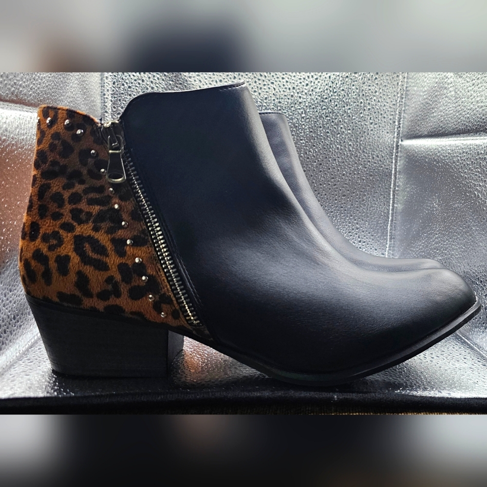 Esprit TOPAZ Boot Shoes Womens 8.5M Black Booties Leather Animal Print Zip